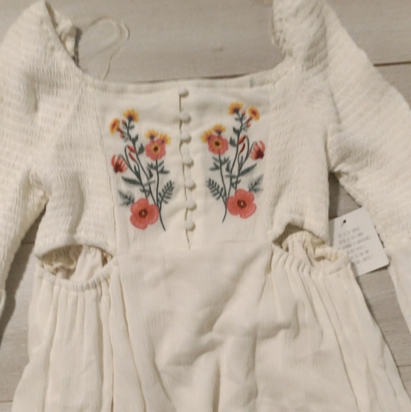 Coco + Jaimeson Boho Embroidered Flower Dress - Picture 3 of 7